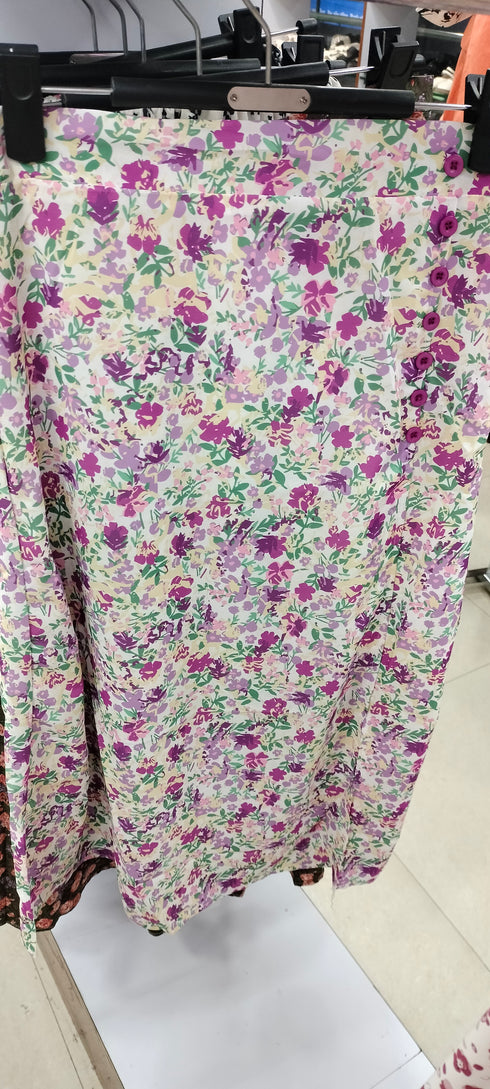 Floral Slit Skirts Embedded With Buttons